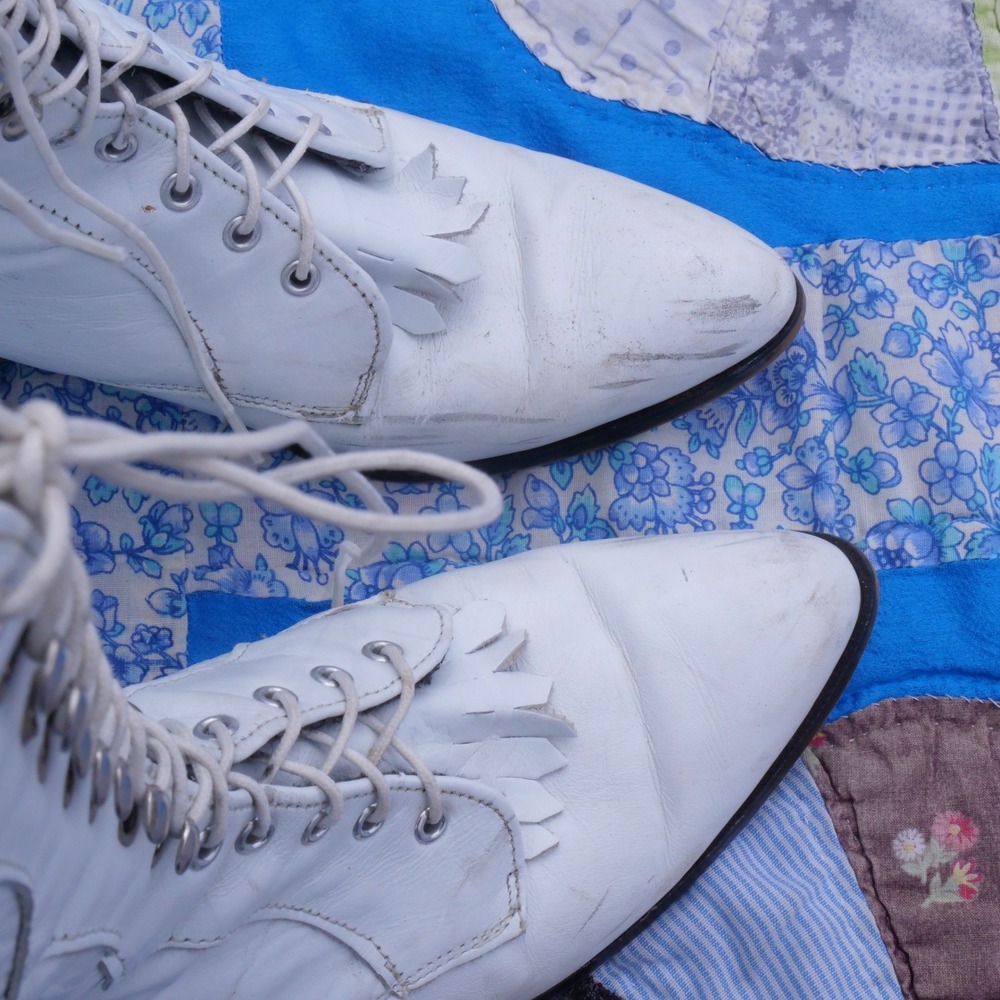 Vintage 1980s Laredo white leather cottagecore western boots- 7 - Picture 9 of 10